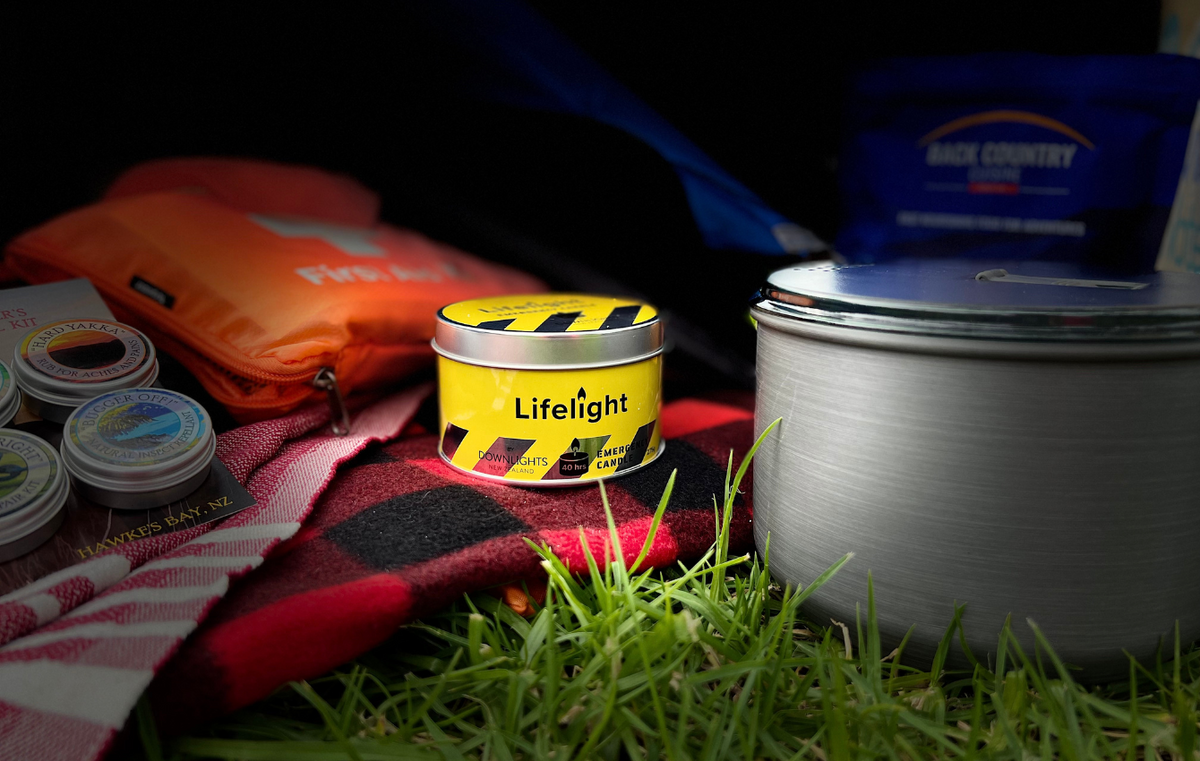 LifelightEmergencySoyTinCandle_1200x1200.png?v=1665610775